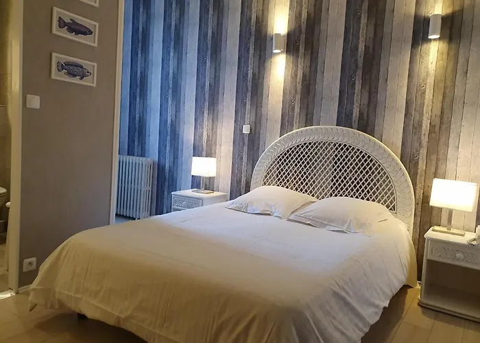 Restaurant Ferme De La Grande Cour 2* La Riviere-Saint-Sauveur